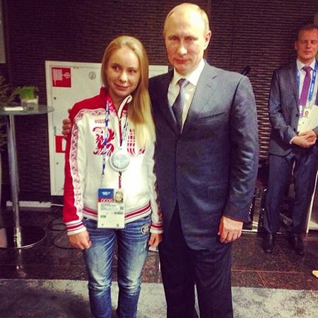 Дочь олимпийской чемпионки Татьяны Навки - Александра - встретилась на закрытии Игр с президентом Владимир