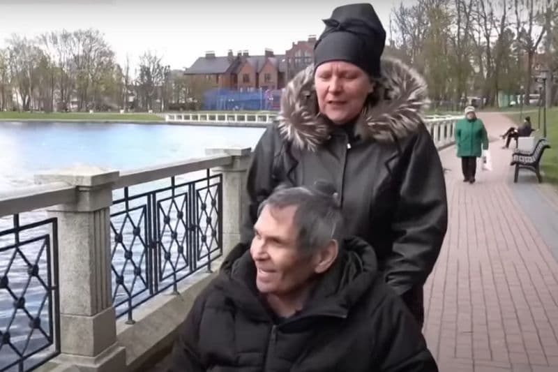 Елена Уронич и Бари Алибасов (кадр из шоу «Прямой эфир»)