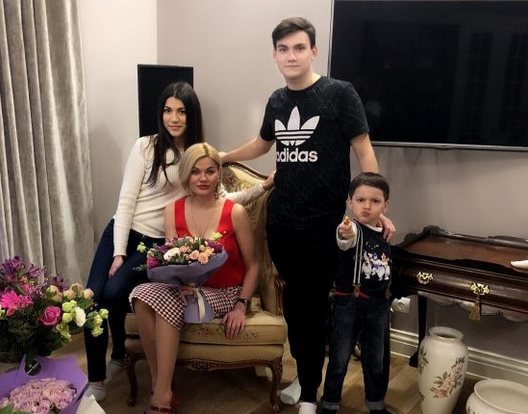 Где живет вдова известного исполнителя шансона Михаила Круга певица Ирина Круг