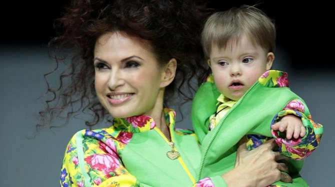 Как Эвелина Бледанс растит своего «солнечного» сына