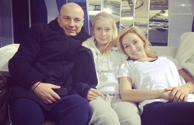 Навка с дочерью