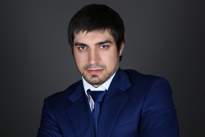 Певец Ринат Каримов