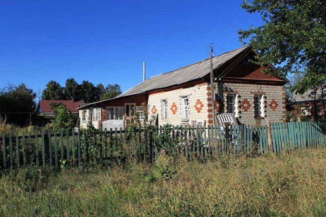 Самбурская купила дом родне
