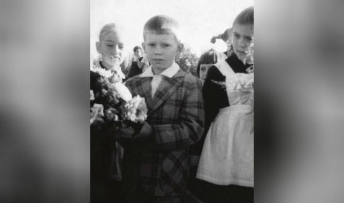 Школьное фото Евгения Миронова