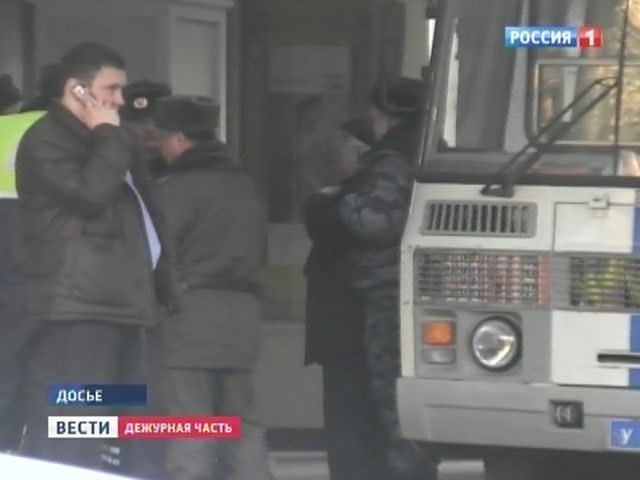 Среди задержанных 70 криминальных авторитетов, съехавшихся на сороковины смерти Деда Хасана, оказался и родной отец телеведущей Ксении Бородиной, Ким Амоев