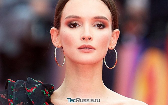 у Паулины Андреевой явная лопоухость
