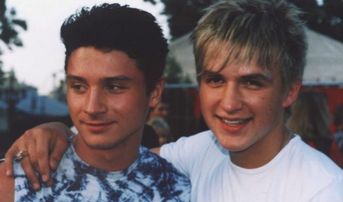 В 2004 Сергей Лазарев ушел из Smash!!