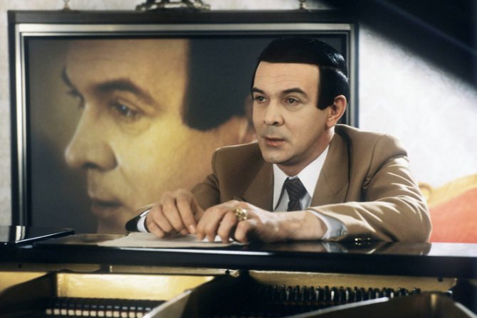 В сериале о Муслиме Магомаеве была сцена, где он вступает в интимную связь с прототипом Эдиты. Пьеха заявила, что это выдумка, ведь они с Муслимом даже не дружили близко